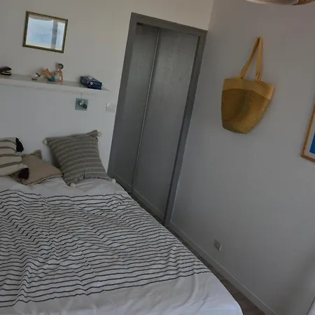 Cosy à 50m De La Pour 4 Pers. Avec Balcon à Hilaire De Riez - Fr-1-323-448 *